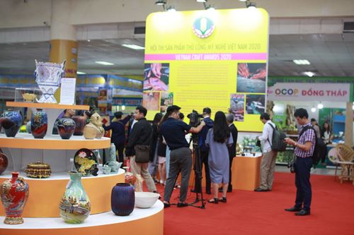 Hội chợ làng nghề và sản phẩm OCOP Việt Nam năm 2020 thu hút 150 gian hàng